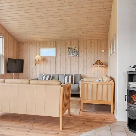 Dolma - 75m From The Sea By Interhome
